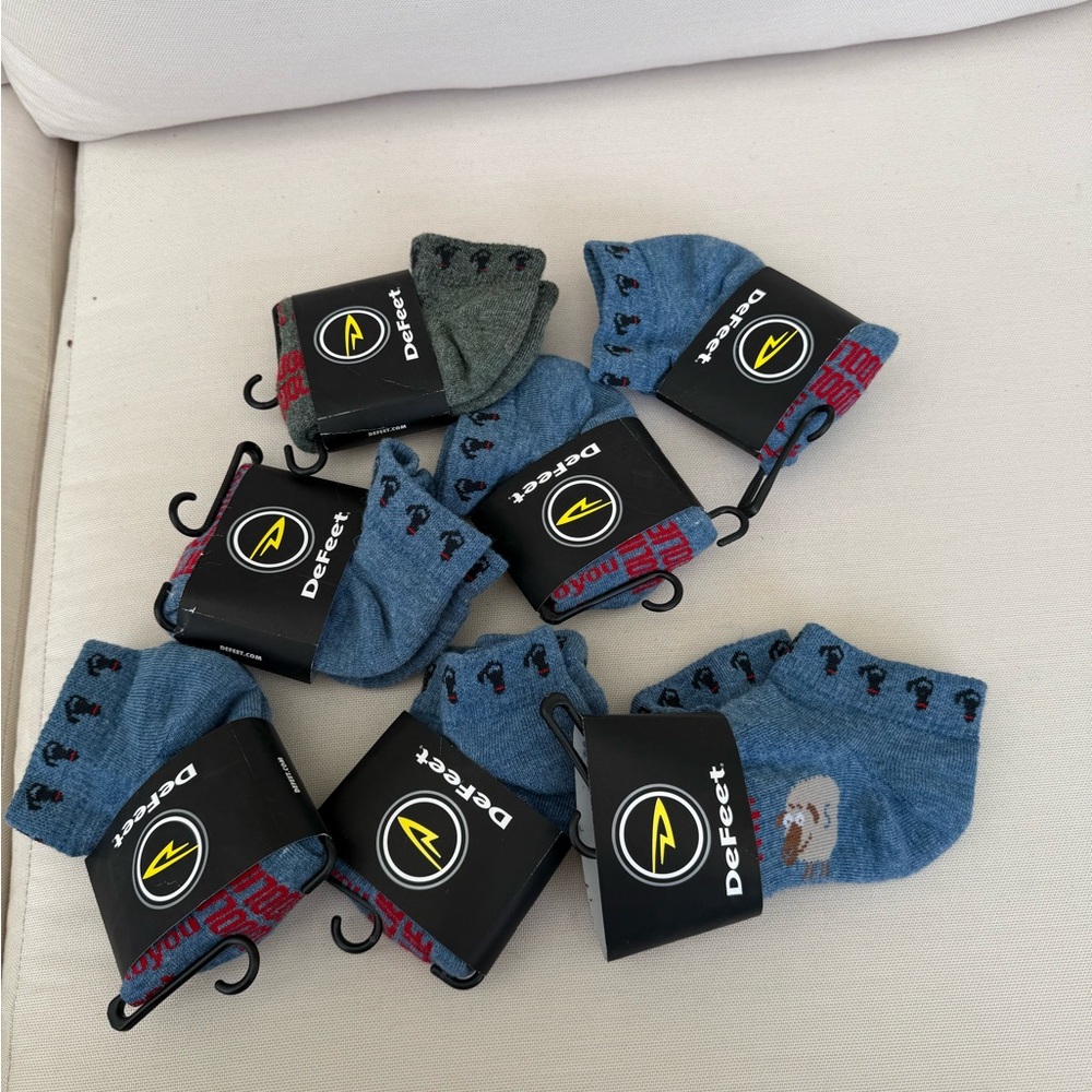 Seven Pairs Lot  DeFeet Woolie Boolie Logo Men 7, Women’s 6-8 Wool Sock Size S